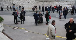 Okončani protesti pred zgradom Parlamenta FBiH, nisu prošli bez incidenata