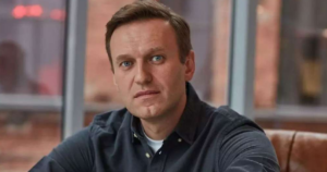 Navalni tvrdi da se suočava s optužbama koje bi ga mogle ostaviti doživotno iza rešetaka