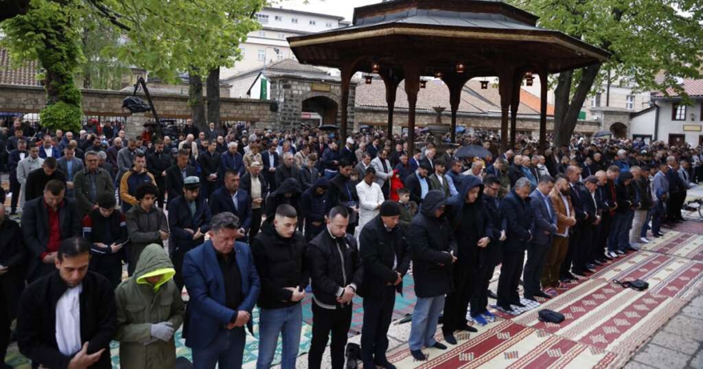 Islamska zajednica objavila u koliko sati će se klanjati bajram-namaz