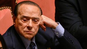 Silvio Berlusconi boluje od leukemije