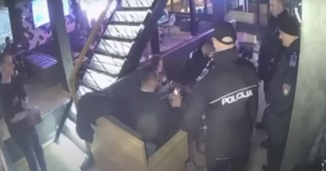 Hatić pobjegao policajcima kad su odlučili provjeriti šta se nalazi na mjestu gdje je sjedio?!