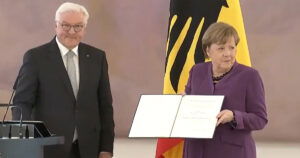 Angela Merkel dobila najviše državno odlikovanje u Njemačkoj