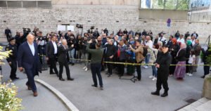Protesti ispred Parlamenta FBiH: “Uz dužno poštovanje, više je nas u sali”