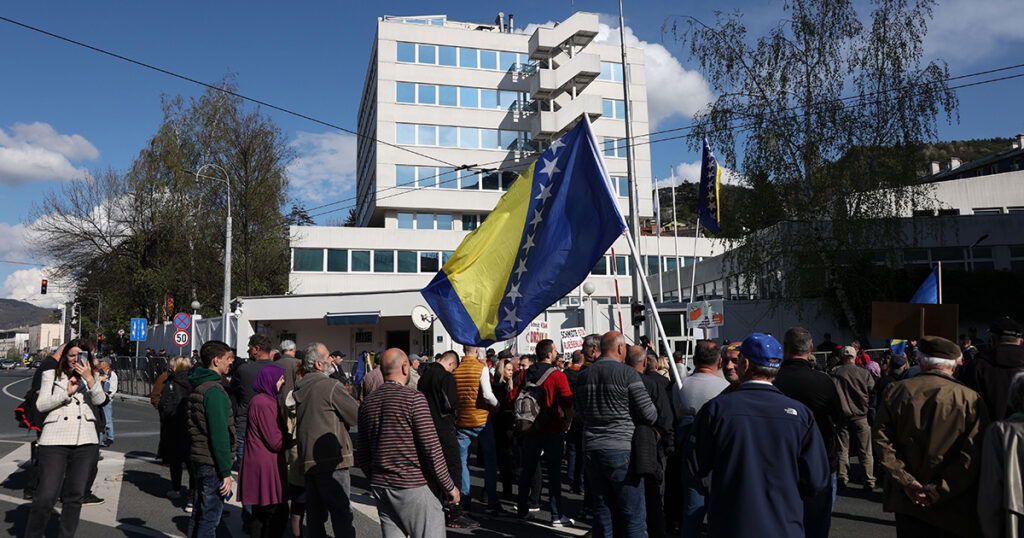 Protest ispred OHR-a, saobraćaj obustavljen