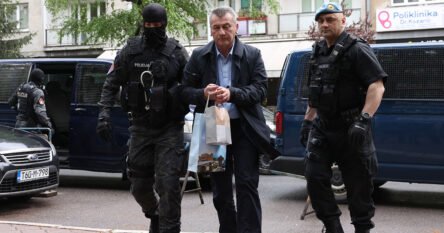 Ibrahim Hadžibajrić operisan na KCUS-u, čuvaju ga policajci