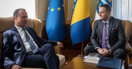 Bećirović ambasadoru Ukrajine sačinio listu odluka kao dokaz da je BiH na strani Ukrajinaca