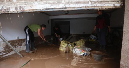 Jako nevrijeme pogodilo Hrvatsku, bujice poplavile ceste i porodične kuće