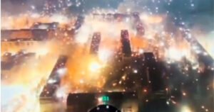 Objavljen video zgrada Bahmuta u plamenu, tvrde da ih Rusi gađaju fosfornim bombama