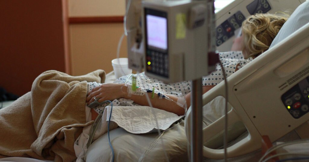 Ljekari odbili napraviti pobačaj, žena umrla od sepse: “Ovo je bolesna srednjovjekovna zemlja”