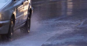 U mjestu Špilja obustavljen saobraćaj zbog vode na kolovozu