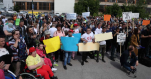 Protest osoba s invaliditetom: “Zakonodavstvo uskladiti s evropskim, tapkamo u mjestu”