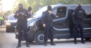 U Srbiji uhapšena dva tinejdžera zbog prijetnji, trećem nađen pištolj kod kuće
