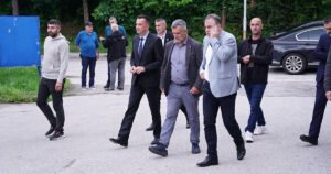 Nikšić i Lakić stigli u “Zrak”, u toku sastanak s predstavnicima uprave i sindikata