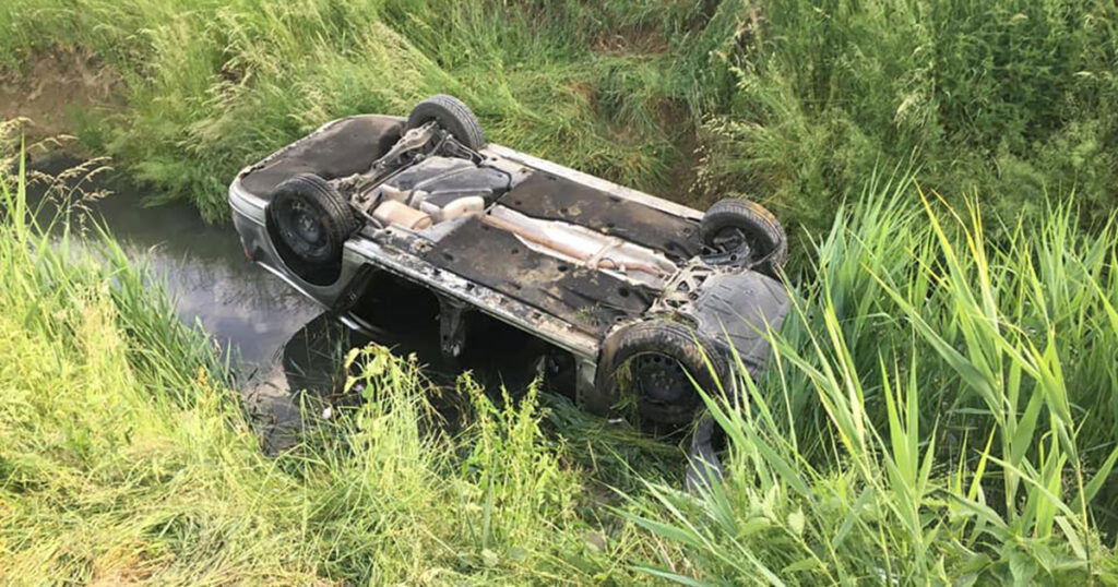 Vozač poginuo nakon što je autom sletio u kanal, s njim bila još jedna osoba