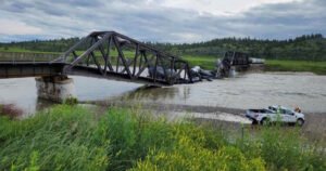 Urušio se most i vlak iskočio iz tračnica, u vagonima bila opasna materija