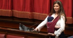 Zastupnica tokom glasanja u Parlamentu dojila bebu