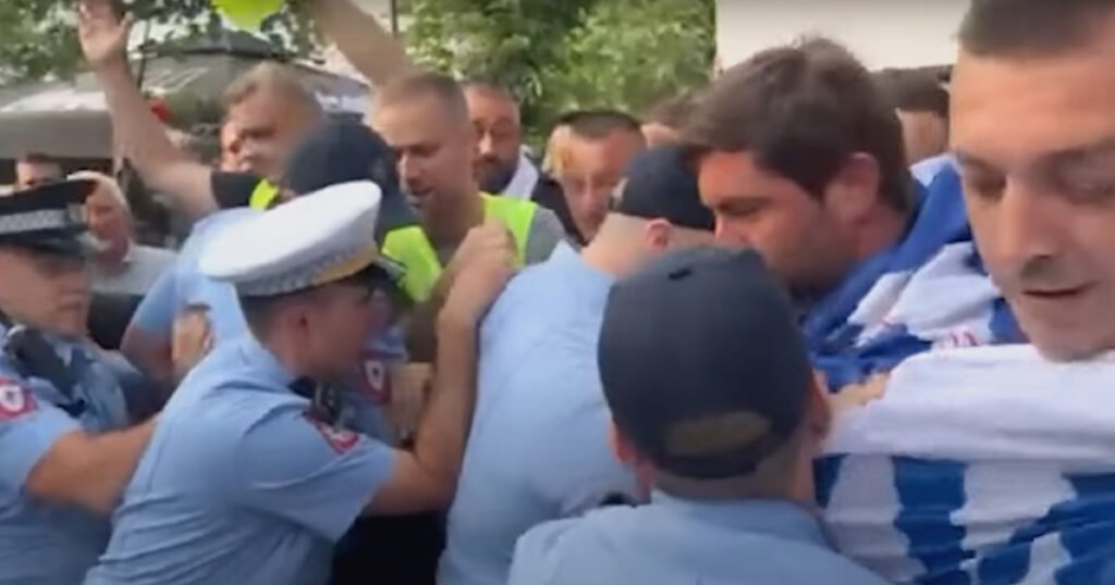 Šta se jučer dešavalo u Banjoj Luci i zašto je došlo do sukoba Petrovićevih pristalica i policije?