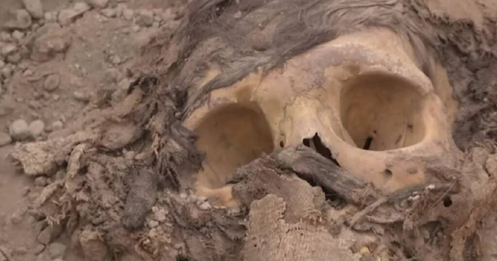 Arheolozi u Peruu pronašli mumiju staru 3000 godina