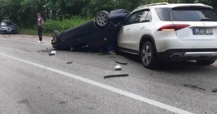 U teškoj nesreći učestvovalo pet vozila, jedna osoba poginula