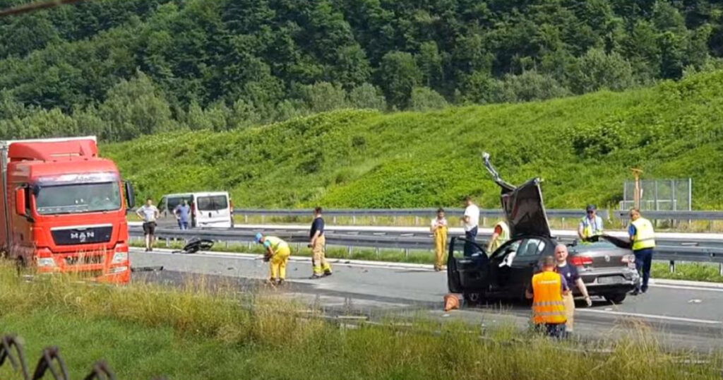 Težak udes na autoputu Zenica – Sarajevo, vatrogasci rezali vozilo