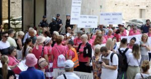 Protesti ispred Parlamenta FBiH: “Vi odlučujete o našem zdravlju”