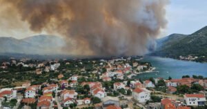 Apokaliptičan požar u Dalmaciji: “Cijelo mjesto kod Šibenika zahvatila velika vatra”