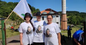 Tri kćerke Šaćira Šabića na “Maršu mira”, nadaju se da će naći očeve posmrtne ostatke