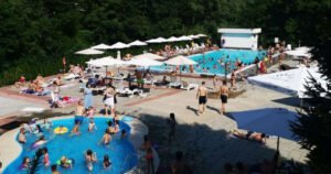 Obnovljeni bazeni na tešanjskom izletištu Kiseljak u četiri sezone privukli 25.000 kupača