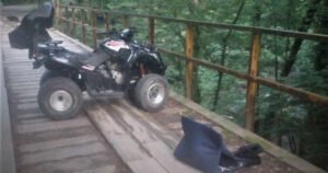 Muškarac vozeći kvadro udario u ogradu mosta i poginuo na licu mjesta