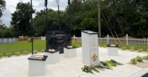 Otkriven prvi spomenik žrtvama genocida u Srebrenici i BiH na Floridi