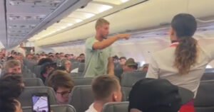 Na letu iz Zadra muškarac pokušao otvoriti vrata aviona 