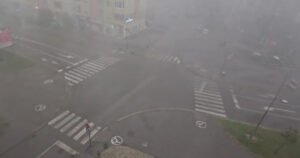 Najavljivana oluja stigla u BiH: Padao je grad i puhao jak vjetar. Smanjena je i vidljivost