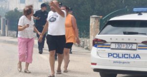 Veliki požar u Dalmaciji zahvatio kuće, ljudi bježe: “Spašavamo što možemo”