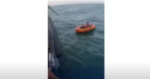 Dramatičan snimak akcije spašavanja dječaka na gumenom čamcu
