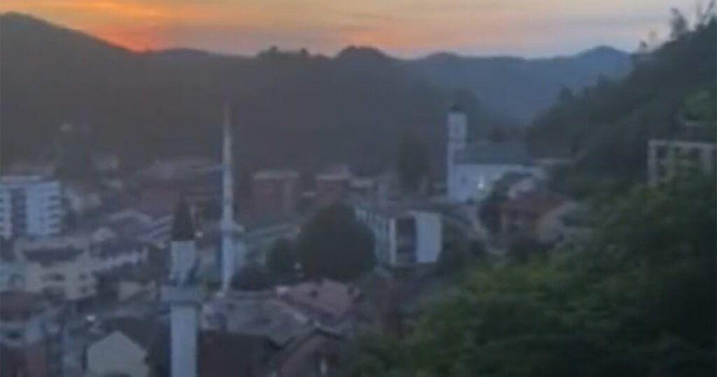 Poslušajte šta se pjevalo u centru Srebrenice nakon ukopa 30 žrtava genocida