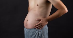 Dva znaka u stomaku koji bi mogli ukazivati na bolest masne jetre