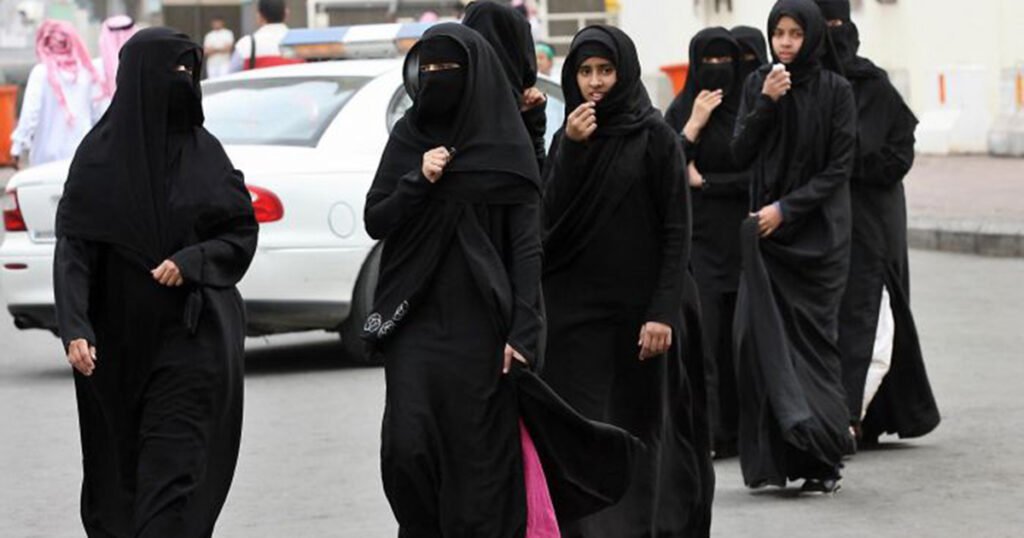Francuska će zabraniti nošenje muslimanske abaje u školama