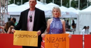 Hrvatska pjevačica na crveni tepih došla s natpisom #stopfemicide i Nizama