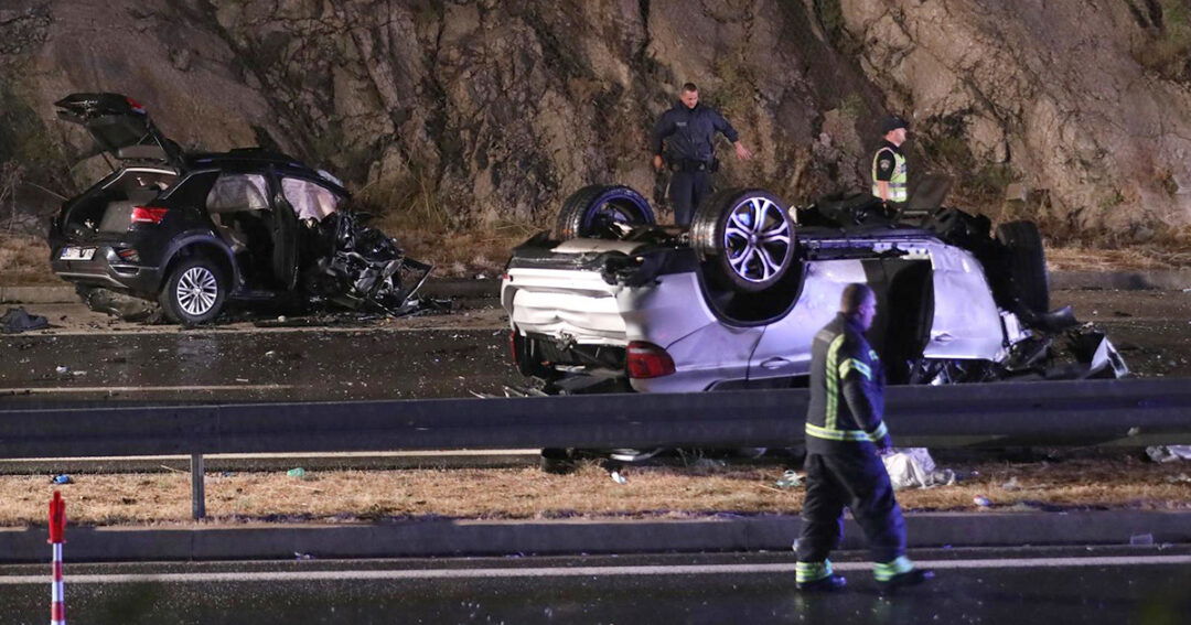 Vrgorac:Tri osobe smrtno stradale u sudaru na A1 prije izlaza Ravča u smjeru Dubrovnika.