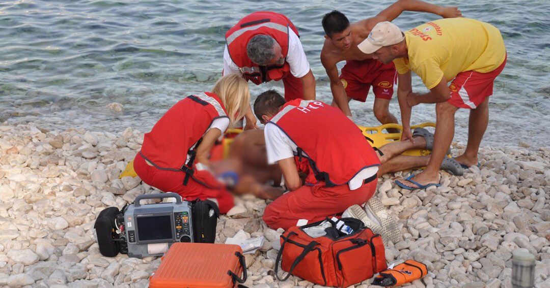 Pula: Spasioci na plaži Punta verudela pomogli turistu koji je doživio sr?ani udar