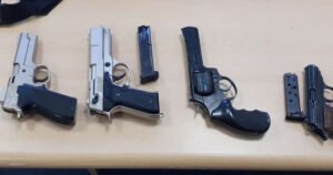 Samo u BiH: Policajac ukrao 19 pištolja pa ih prodao za 2.300 KM