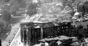 Na današnji dan prije 31 godinu zapaljena je sarajevska Vijećnica