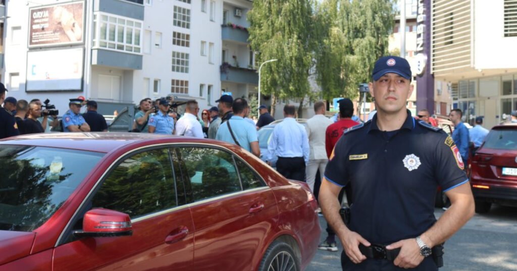 Propao još jedan pokušaj preuzimanja parkinga, Stanivuković završio u vatrogasnom vozilu