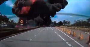 Ima mrtvih: Pad aviona na autocestu zabilježila kamera