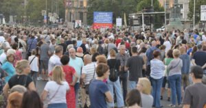 Na protestu u Beogradu minuta šutnje za ubijene u Gradačcu