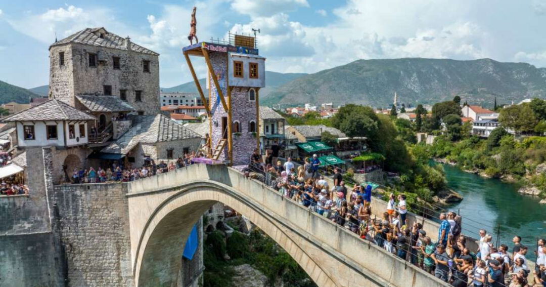 cliff diving mostar stari most neretva