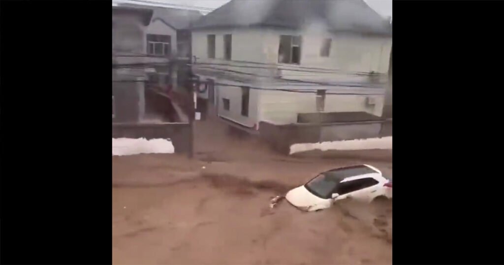 Bujične poplave nosile sve pred sobom, najmanje 11 mrtvih i 27 nestalih