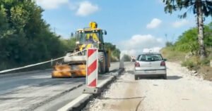 Izgradnja trake za spora vozila na cesti Tuzla – Sarajevo još nije završena, rok je bio kraj jula