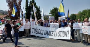 Protesti ispred Suda i Tužilaštva BiH zbog optužnica protiv 13 pripadnika Armije RBiH