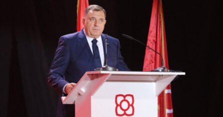 Dodik ostaje predsjednik SNSD-a, tokom govora obrušio se na Ustavni sud BiH